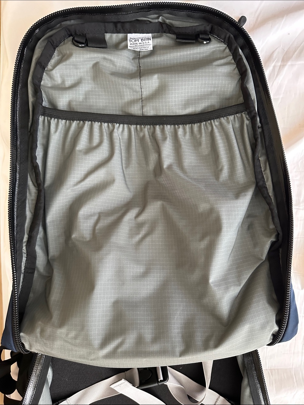 Tom Bihn Synik 30 in Navy + 2 TB packing cubes & 3D Clear Organizer in NW Sky - Picture 4 of 8
